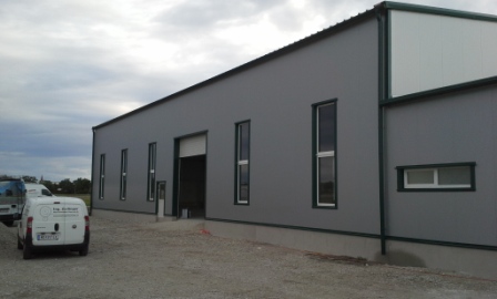 Halle mit Dach fertig